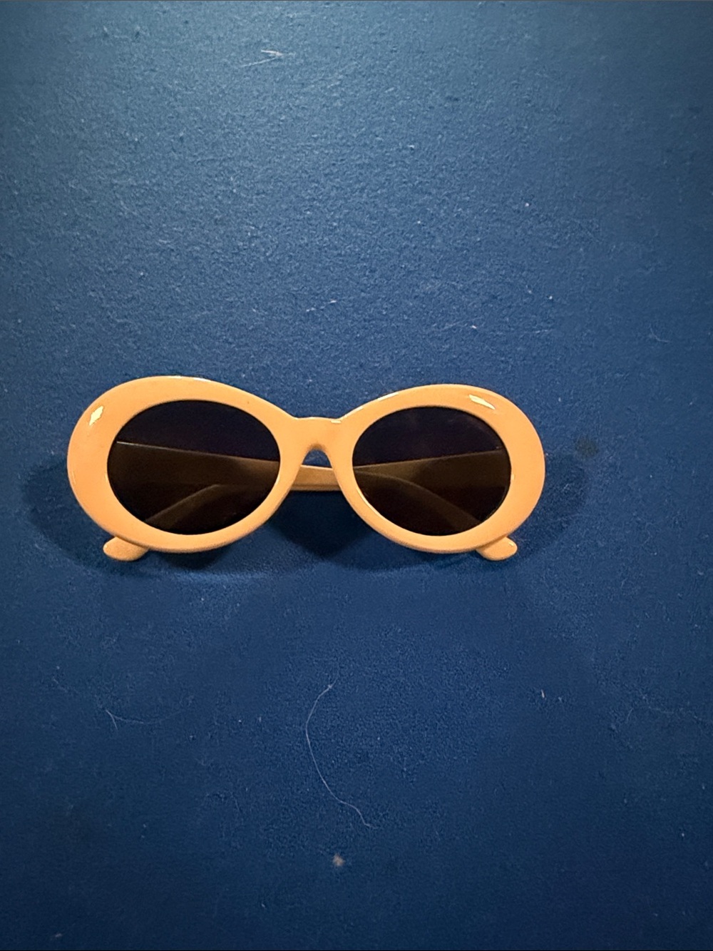 Ladies off white movie star Oval Sunglasses - Stylish UV Shades